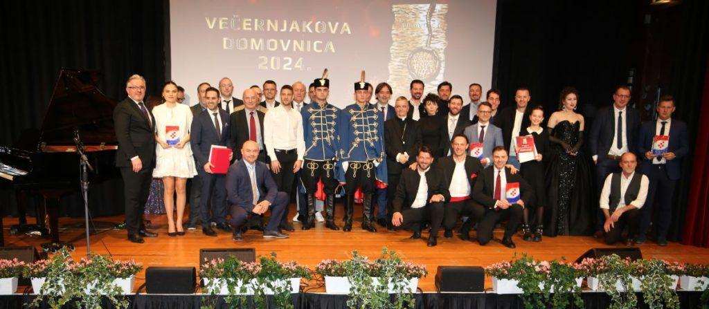 POČEO JE DRUGI KRUG: Pogledajte tko je od nominiranih kandidata ostao u najpopularnijem izboru Hrvata u iseljeništvu Pobjednici Večernjakove domovnice 2024. sa organizatorima iz Večernjeg lista i Fenix-magazina / Foto: Fenix (Zvonko Bosnić)