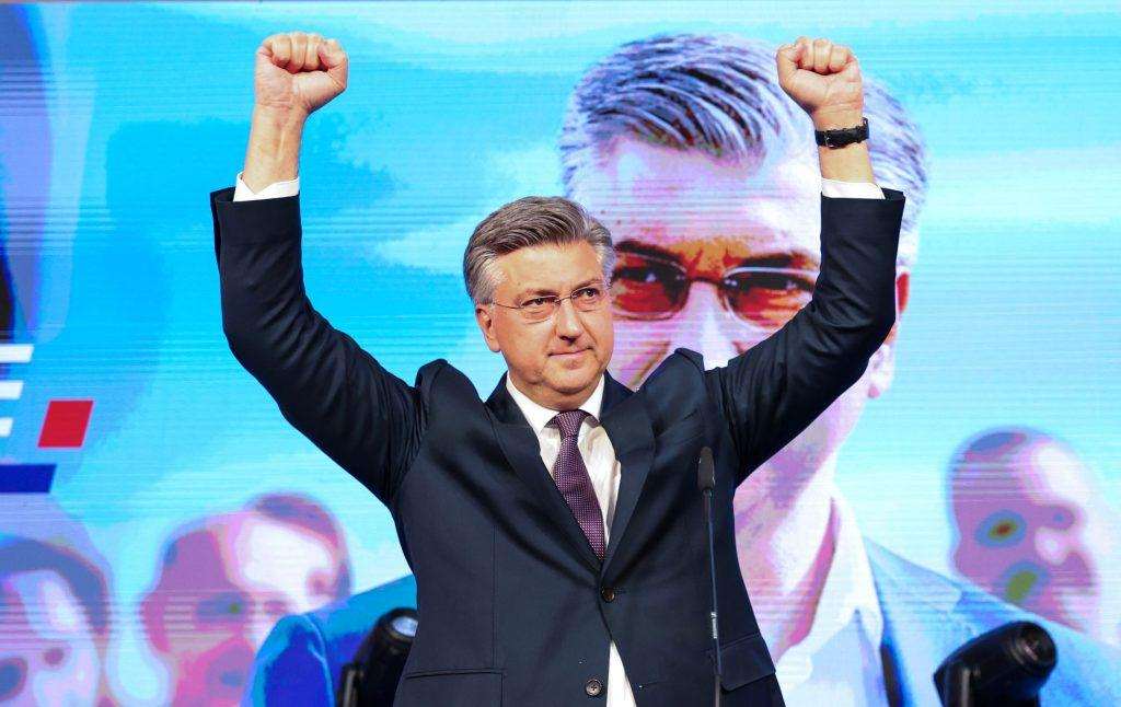 NA KRAJU IZBORNE VEČERI: Plenković po treći put proglasio uvjerljivu pobjedu HDZ-a na parlamentarnim izborima Andrej Plenković u izbornom stožeru HDZ-a / Foto: Hina