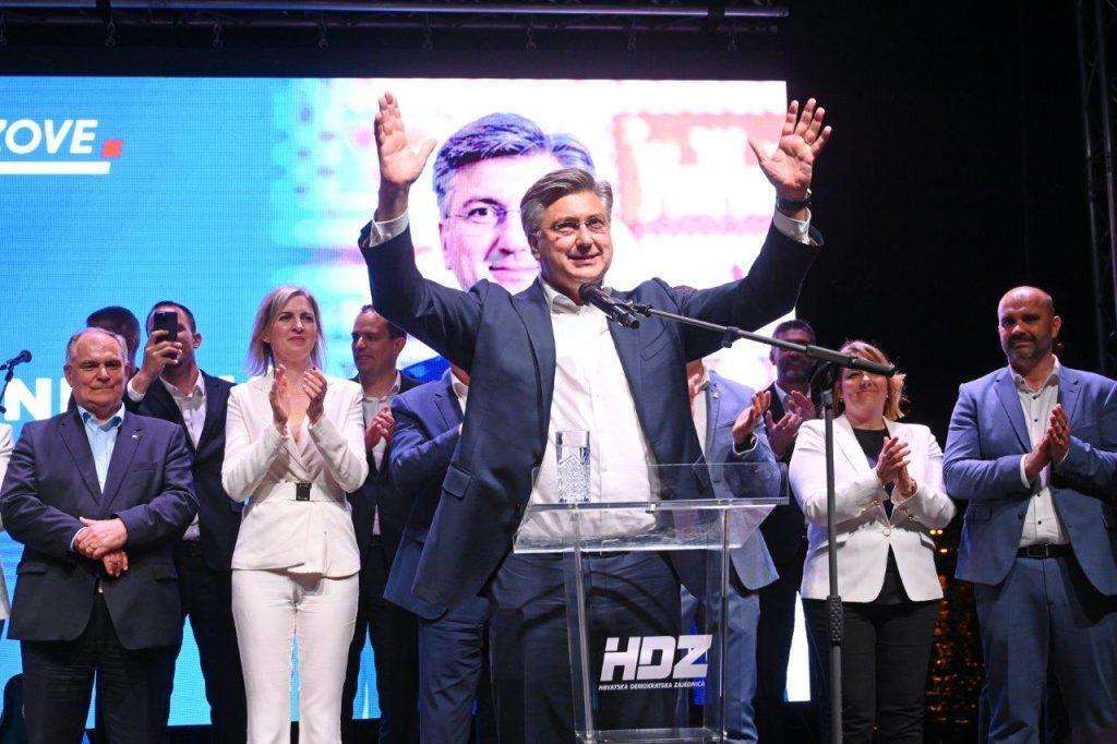 PLENKOVIĆ SA PREDIZBORNOG U SPLITU: Milanović gura Hrvatsku i hrvatski narod u 'Ruski svijet' Andrej Plenković na predizbornom skupu u Splitu / Foto: Hina