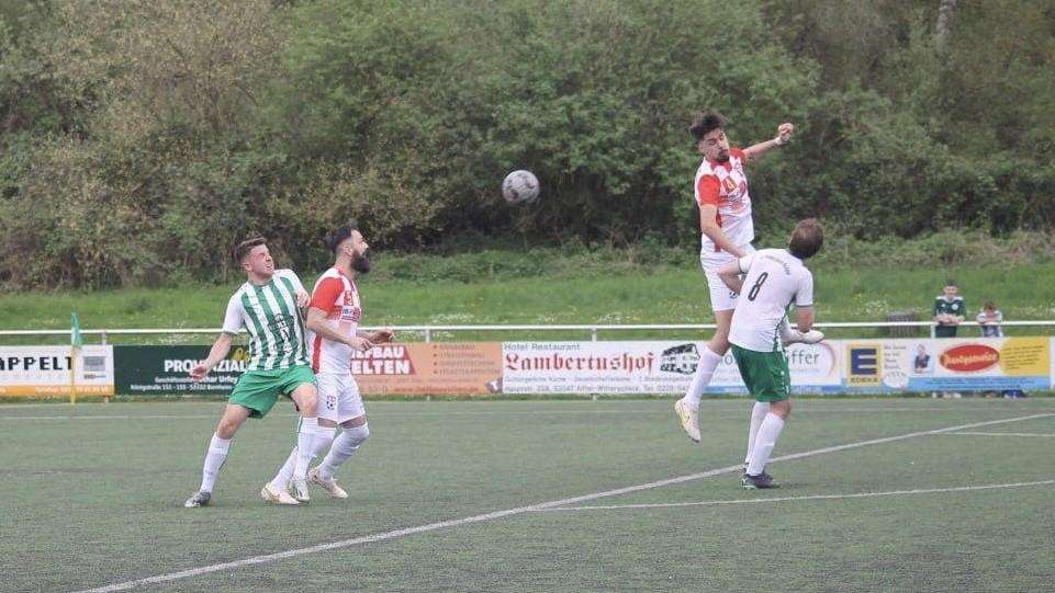 URAGANSKA ZAVRŠNICA CROATIJE BONN: Gubili 4:0 i 5:2, a onda u zadnjih 10 minuta zabili 3 pogotka za konačnih 5:5 Detalj s utakmice Croatije Bonn / Foto: Fenix (N. Markić)