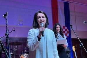 RIČIČKA NOĆ 2024.: Klapa Rišpet i Alen Nižetić do kasno u noć pjevali iseljenim Hrvatima iz Frankfurta i cijele Njemačke Croatiana Orešković / Foto: Fenix (SIM)