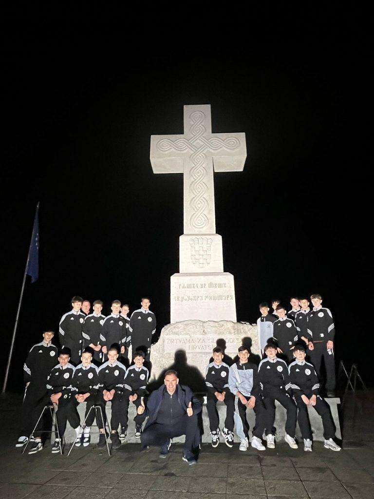 HRVATI IZ NJEMAČKE U NIKAD JAČEM SASTAVU: Među 16 momčadi na Memorijalu Vukovarskih branitelja i izabrana vrsta HSK Njemačka Izabrana vrsta mladih U-14 igrača Hrvata iz Njemačke