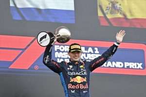 FORMULA 1: Nizozemac Max Verstappen pobjednik je Velike nagrade u Imoli Max Verstappen sa peharom pobjednika na pobjedničkom postolju / Foto: Anadolu