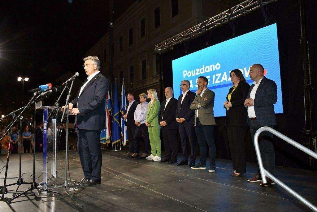 SLAVONSKI BROD: Plenković najavio da će HDZ u 5. jedinici osvojiti najmanje 8 mandata Andrej Plenković u Slavonskom Brodu / Foto: Hina