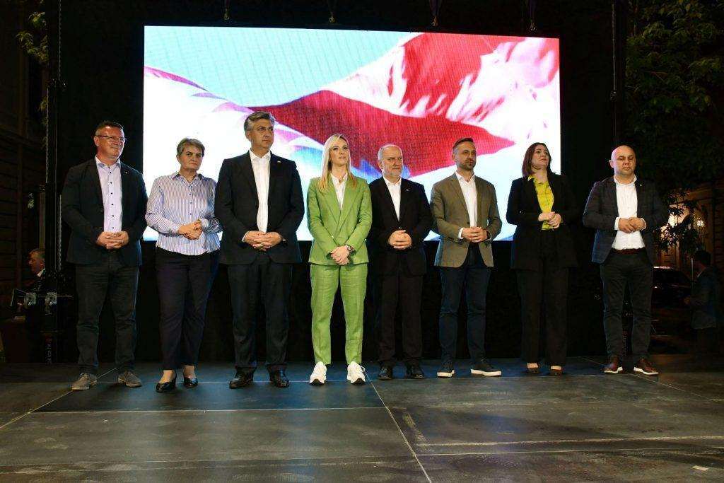 SLAVONSKI BROD: Plenković najavio da će HDZ u 5. jedinici osvojiti najmanje 8 mandata Andrej Plenković u Slavonskom Brodu / Foto: Hina