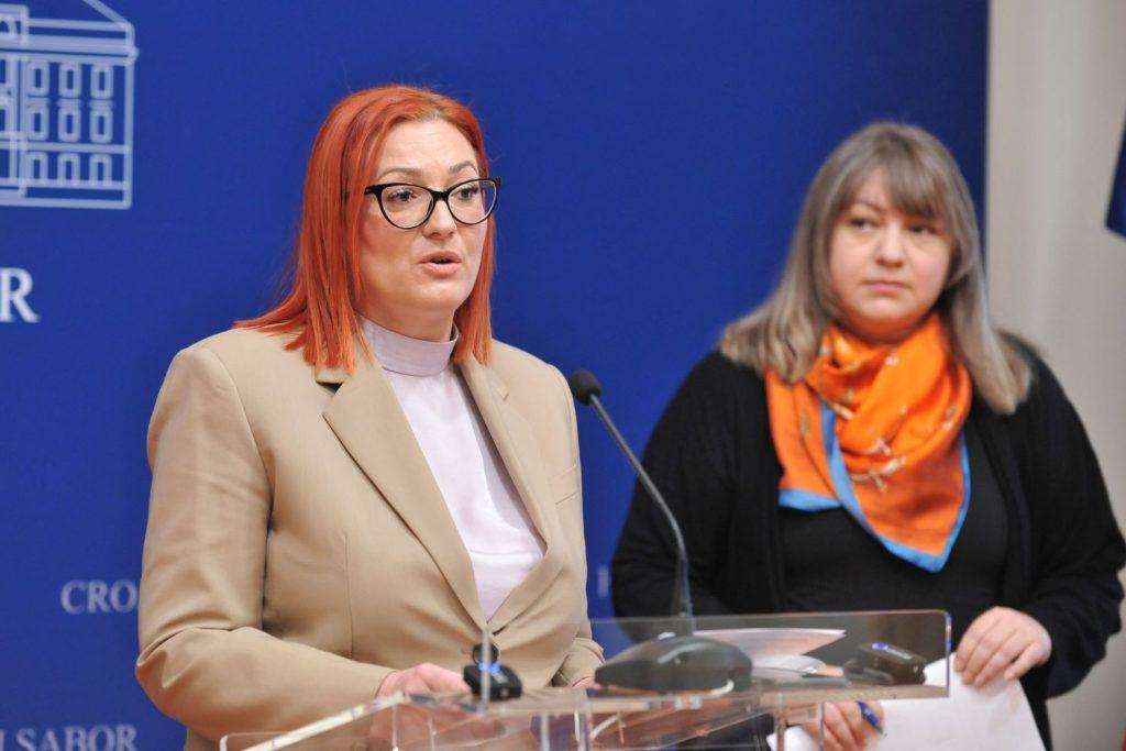ZAGREB: Saborske zastupnice Socijaldemokrata traže više novca za palijativnu skrb Romana Nikolić i Katica Glamuzina / Foto: Fenix (Socijaldemokrati)