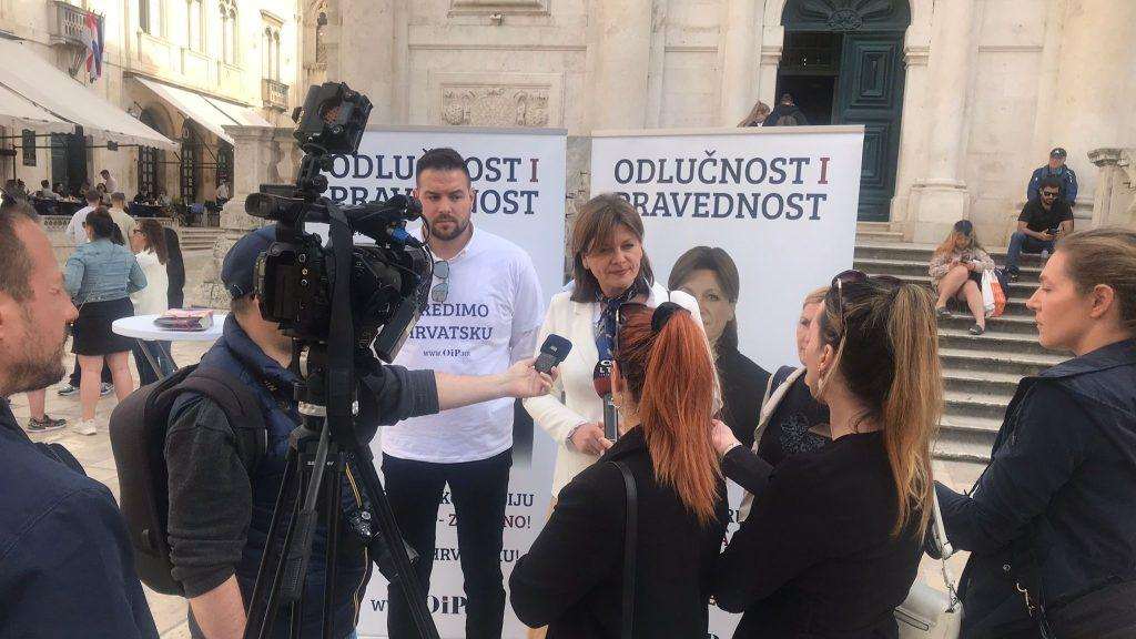 NAKON OBILASKA 5 HRVATSKIH ŽUPANIJA: Karolina Vidović Krišto pozvala birače da „pobjede nepravdu i korupciju zajedno“ Karolina Vidović Krišto u Dubrovniku / Foto: OiP