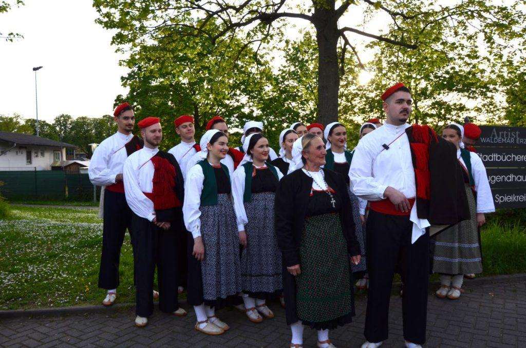 (FOTO i VIDEO) 50. OBLJETNICA FS "FRA FILIP GRABOVAC" IZ MAINZA: Okupili se mladi Hrvati iz cijele Njemačke, odlična zabava potrajala do dugo u noć (FOTO i VIDEO) 50. OBLJETNICA FS "FRA FILIP GRABOVAC" IZ MAINZA: Okupili se mladi Hrvati iz cijele Njemačke, odlična zabava potrajala do dugo u noć