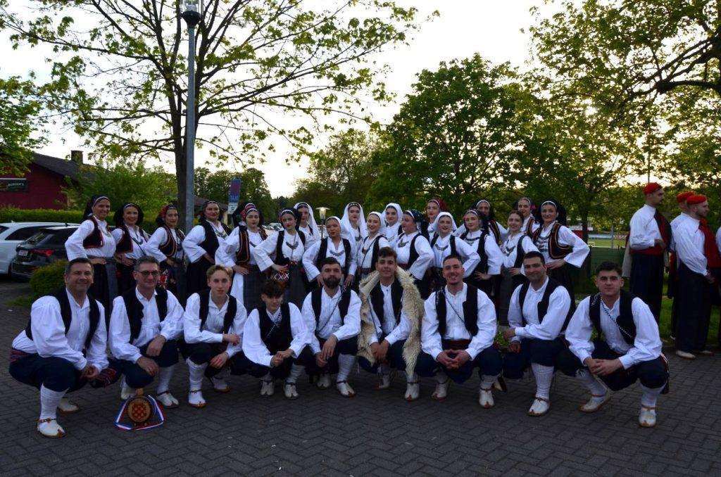 (FOTO i VIDEO) 50. OBLJETNICA FS "FRA FILIP GRABOVAC" IZ MAINZA: Okupili se mladi Hrvati iz cijele Njemačke, odlična zabava potrajala do dugo u noć FS “Tin” Hannover / Foto: Fenix (Miljenko Škalec)