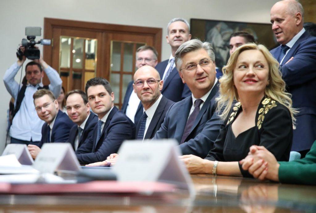PLENKOVIĆ: Moguće je da i Domovinski pokret i SDSS surađuju s HDZ-om u većini HDZ predao listu za EU parlament