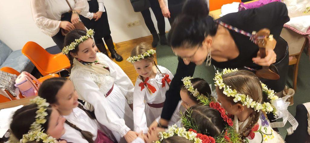 TANJA MALEŠ-KRZNAR IZ DUISBURGA: Počeli smo prije 21 godinu s 12 majki..., nismo imali ništa, ali imali smo nešto nevidljivo zbog čega i danas trajemo TANJA MALEŠ-KRZNAR IZ DUISBURGA: Počeli smo prije 21 godinu s 12 majki..., nismo imali ništa, ali imali smo nešto nevidljivo zbog čega i danas trajemo