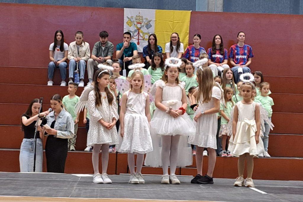 CROMIN 2024.: U Švicarskoj se na jednom mjestu okupilo oko 1.800 hrvatskih vjernika Susret ministranata i članova malih pjevačkih zborova iz hrvatskih katoličkih misija u Švicarskoj / Foto: Fenix (D. Šola)