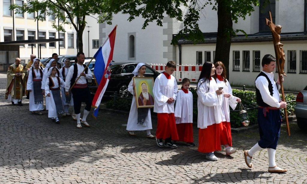 FRIEDRICHSHAFEN: Proslava Majčinog dana i spomendana Sv. Leopolda Mandića U Friedrichshafenu obilježen je spomendan Svetog Leopolda Mandića i Majčin dan / Foto: Fenix (TGH)