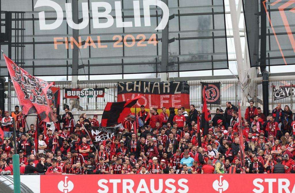 BERGAMO SLAVI: Pašalićeva Atalanta hat-trickom Lookmana nanijela prvi poraz Bayeru i osvojila Europsku ligu Navijači Bayera Leverkusen / Foto: Anadolu
