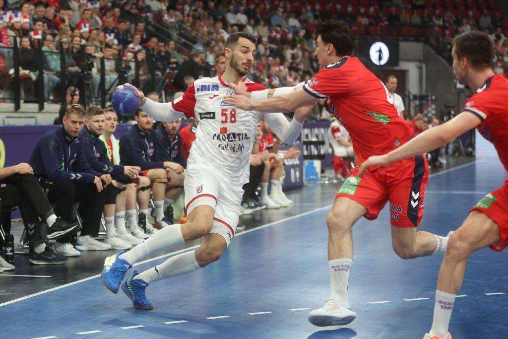 HRVATSKI RUKOMETNI IZBORNIK: Sigurdsson smatra kako su brzina i snaga bili na strani Norvežana Zvonimir Srna u utakmici protiv Norveške / Foto: Hina