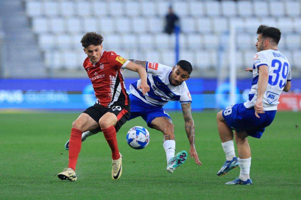 HNL: Osijek savladao Lokomotivu i napravio veliki korak ka osvajanju četvrtog mjesta Detalj s utakmice Osijeka i Lokomotive / Foto: Hina