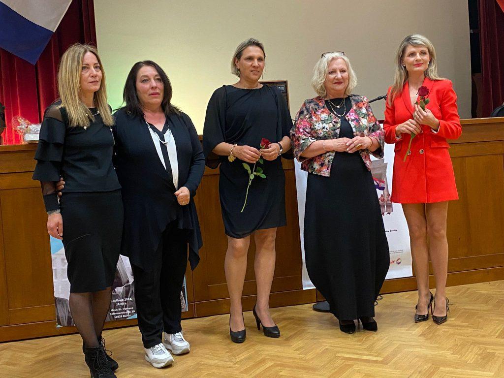 (FOTO) HRVATI U BERLINU SLAVILI TRI DANA: S prijateljima iz Zagreba, Bremena, Hamburga, Rima, Molisea i Praga proslavili 40 godina HKZ Berlin Proslava 40 obljetnice HKZ Berlin / Foto: (Sonja Breljak)