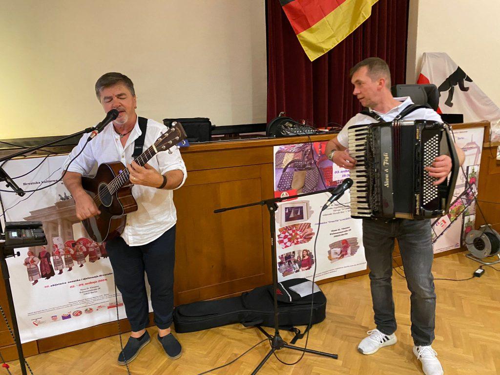 (FOTO) HRVATI U BERLINU SLAVILI TRI DANA: S prijateljima iz Zagreba, Bremena, Hamburga, Rima, Molisea i Praga proslavili 40 godina HKZ Berlin Proslava 40 obljetnice HKZ Berlin / Foto: (Sonja Breljak)