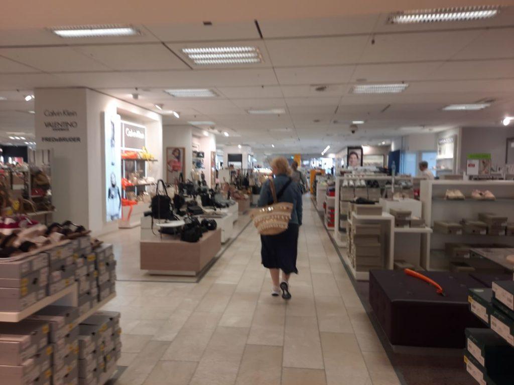 ZAPOSLENICI KAUFHOFA U MAINZU OČAJNI: Mole pomoć stanovnika, prikupljaju potpise i žele ostati ZAPOSLENICI KAUFHOFA U MAINZU OČAJNI: Mole pomoć stanovnika, prikupljaju potpise i žele ostati