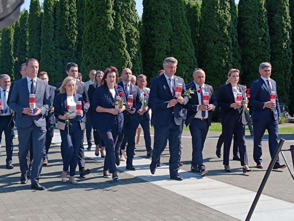 Plenković na Memorijalnom groblju u Vukovaru / Foto: Hina