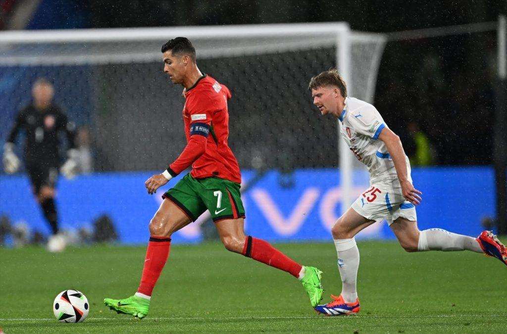 ČEŠKA PALA U PRODUŽETKU: Ronaldo i društvo preokretom uzeli sva tri boda Kapetan Portugala Cristiano Ronaldo u napadu / Foto: Anadolu
