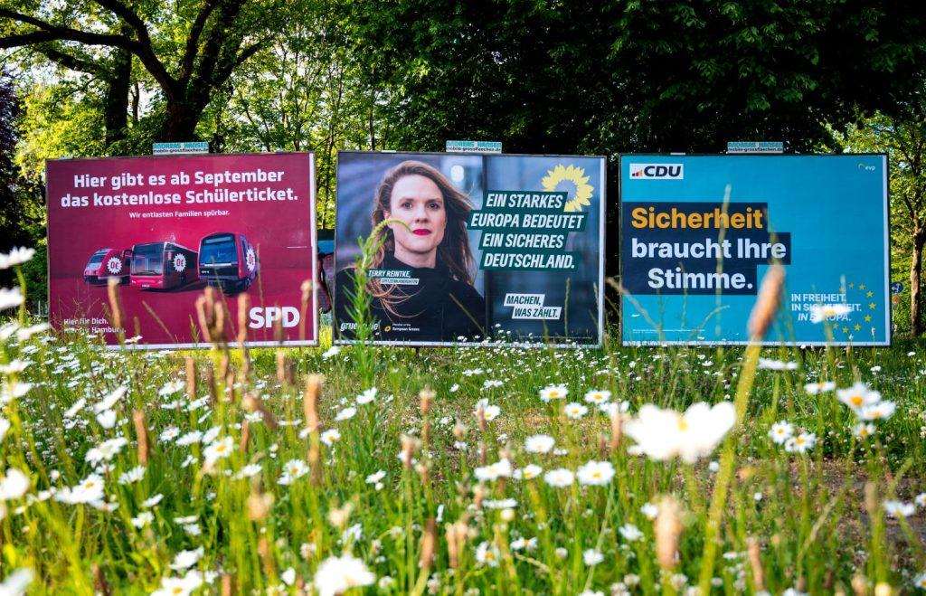 EUROPSKI IZBORI: Od 300 kandidata na 25 izbornih lista Hrvati biraju 12 zastupnika Plakati za europske izbore u Njemačkoj / Foto: Daniel Bockwald/dpa