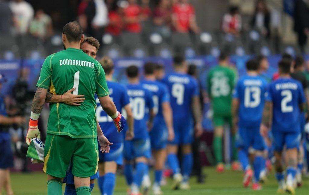 ITALIJA PALA U BERLINU: Švicarska s 2:0 zasluženo izborila četvrtfinale Tuga igrača Italije / Foto: Anadolu