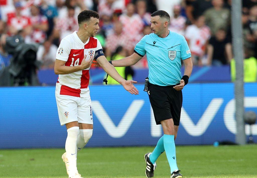 ZLATKO DALIĆ NAKON PROSPAVANE NOĆI: Sva tri pogotka smo primili na jeftin način, izostala je naša agresivnost, a Petković nije smio pucati jedanaesterac Ivan Perišić u razgovoru sa sucem nakon poništenog pogotka / Foto: Hina