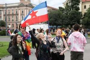 ZAKLADA ZA PRAVNU KULTURU ORDO IURIS: Nismo financijeri muške molitve krunice - zbog isticanja zastave propale SFRJ prijava protiv organizatora „Parade ponosa“ Jugoslavenska zastava na "Paradi ponosa" u Zagrebu / Foto: Hina