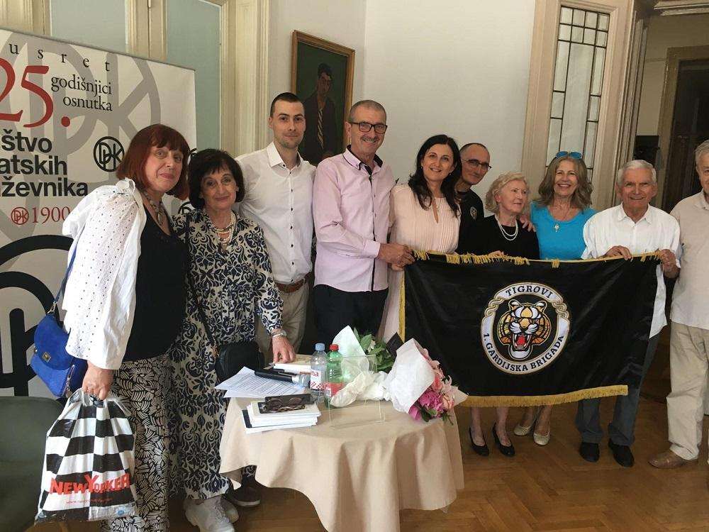 DESETLJEĆIMA SE BAVI OČUVANJEM HRVATSKE ISTINE: Katarina Pejaković objavila je domoljubne knjige vrijedne pozornosti Predstavljene dvije knjige Katarine Pejaković / Foto: Fenix (A. Martinac)