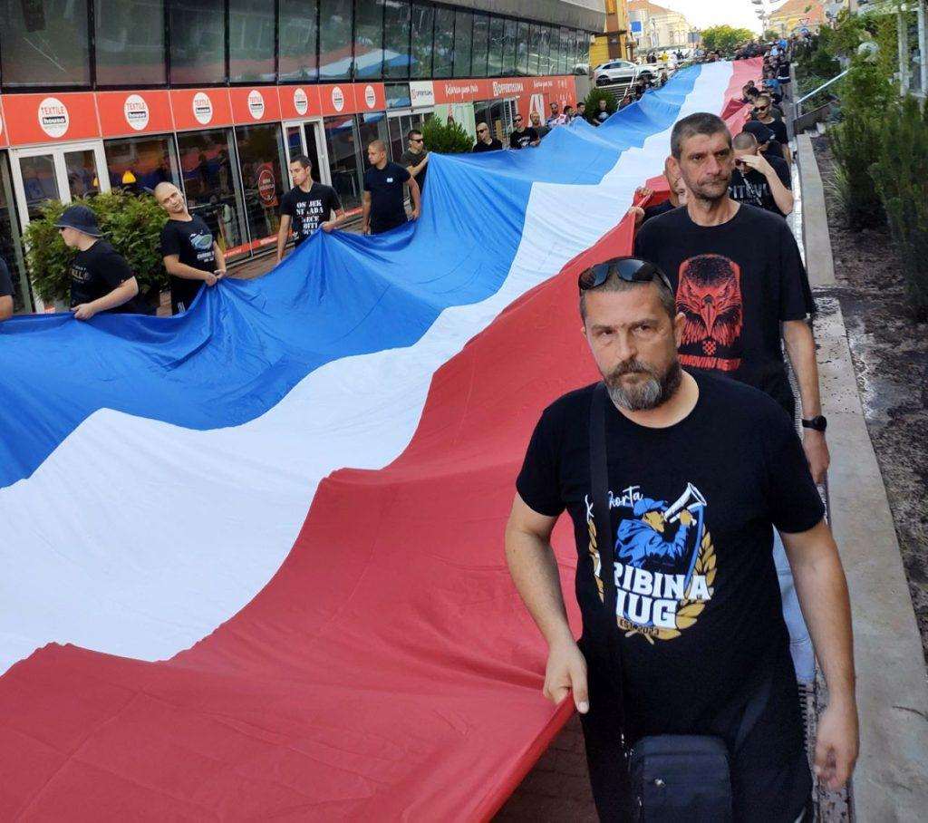 TRI ZNAČAJNE OBLJETNICE: Mimohodom Osijek obilježio Dan osječkih branitelja Mimohodom Osijeka obiljezen Dan osjeckih branitelja / Foto: Hina