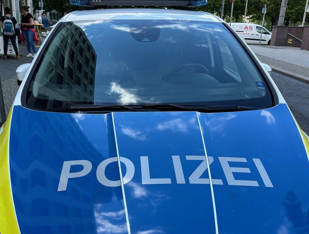 PUCNJAVA U BERLINU TIJEKOM UTAKMICE EUROPSKOG PRVENSTVA: Ozlijeđen 23-godišnjak, svjedoci sumnjaju da je možda došlo do svađe oko nogometne utakmice Vozilo berlinske policije (ILUSTRACIJA) / Foto: Fenix (SIM)