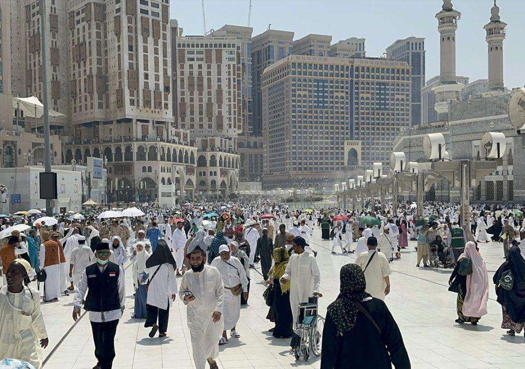 Stotine tisuća muslimanskih vjernika došli iz različitih dijelova svijeta u Saudijsku Arabiju kako bi obavili hadž u Svetoj džamiji Kabi u Mekki / Foto: Anadolu
