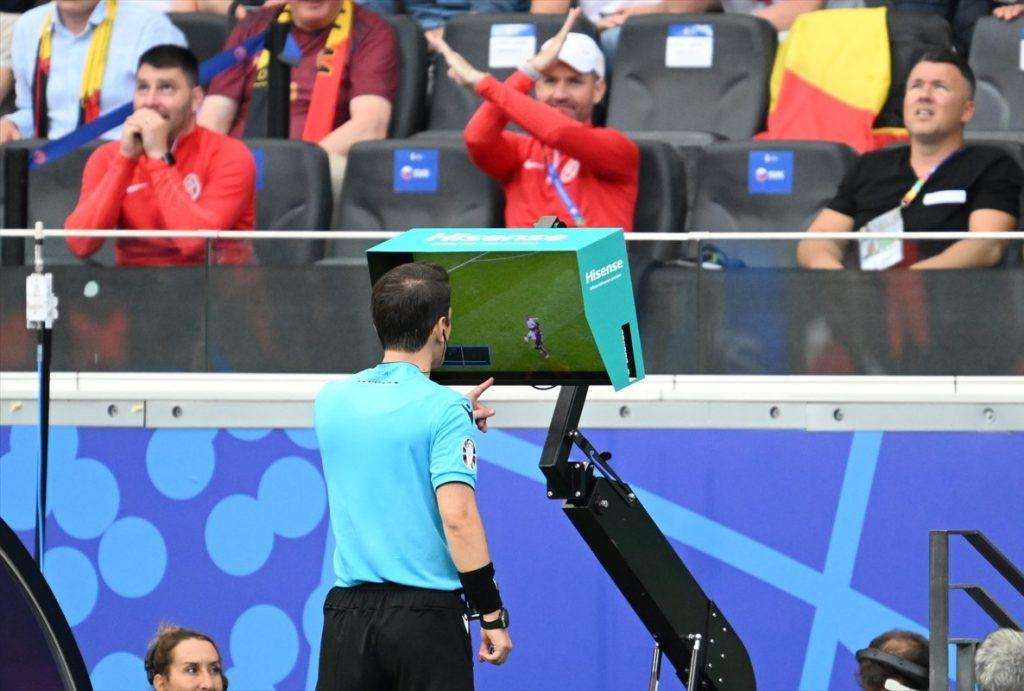 IZNENAĐENJE NA EURU: Slovačka pobijedila favoriziranu Belgiju s 1:0 VAR provjera suca utakmice / Foto: Anadolu