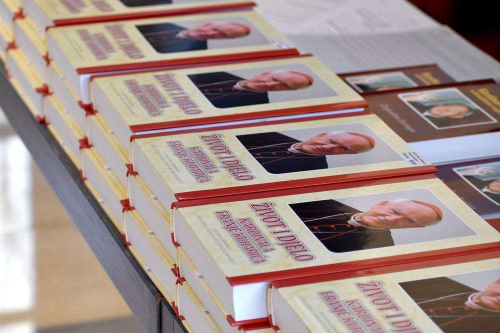 KARDINAL KUHARIĆ JE BIO VELIKI PASTIR CRKVE U HRVATA: Predstavljen zbornik Život i djelo kardinala Franje Kuharića Predstavljen zbornik o kardinalu Kuhariću / Foto: Fenix (T.Kasič)