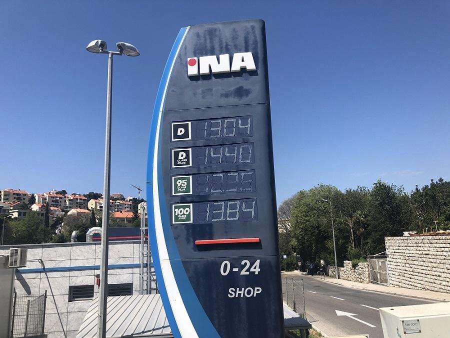 NJEMAČKI TURISTI “ŠOKIRANI” CIJENOM GORIVA U HRVATSKOJ: Ovako nešto možemo samo sanjati u Njemačkoj Cijene goriva danas na benzinskoj u Hrvatskoj / Foto: Fenix (DP)