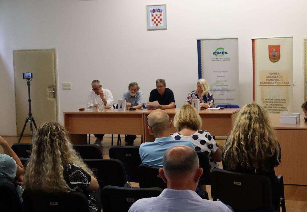 ZAGREB: Predstavljena knjiga akademika Josipa Pečarića "HAZU i Tuđmanova bista" Predstavljena knjiga akademika Josipa Pečarića / Foto: Fenix (Z. Gregurić)