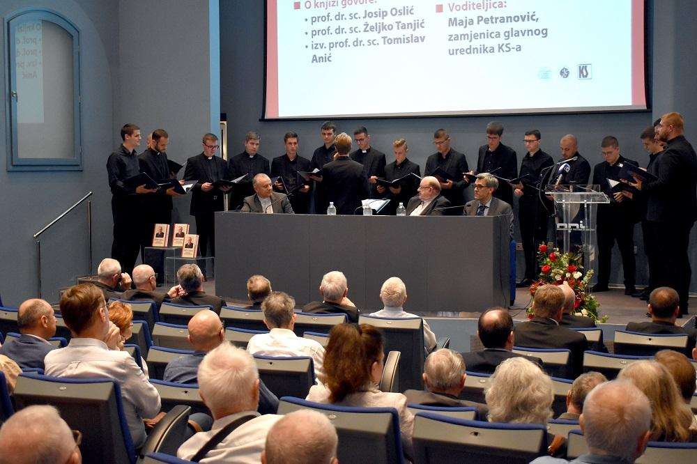 KARDINAL KUHARIĆ JE BIO VELIKI PASTIR CRKVE U HRVATA: Predstavljen zbornik Život i djelo kardinala Franje Kuharića Predstavljen zbornik o kardinalu Kuhariću / Foto: Fenix (T.Kasič)