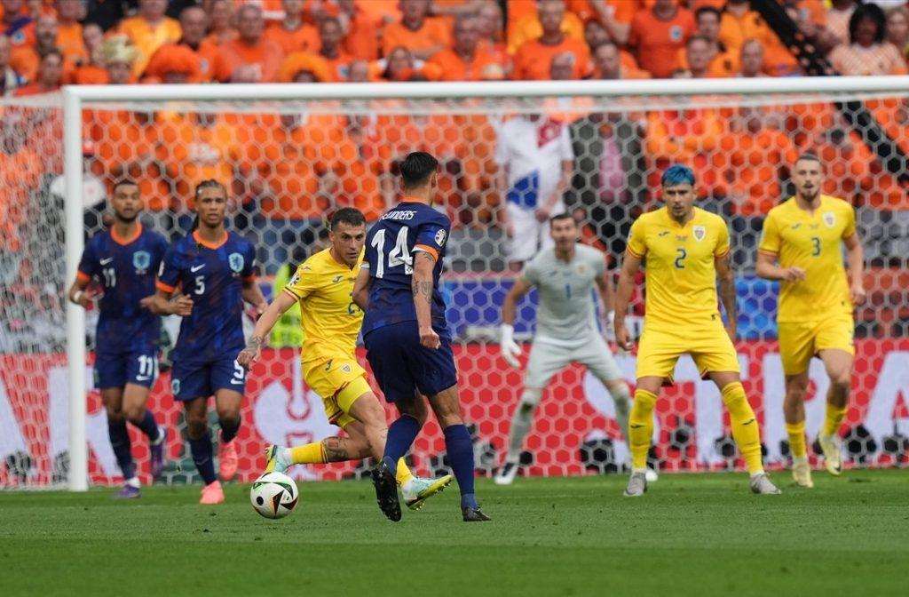 RAZIGRANA NIZOZEMSKA S 3:0 PREGAZILA RUMUNJSKU: Pobjeda Oranja za plasman u četvrtfinale je mogla biti još izraženija Detalj s utakmice Nizozemska - Rumunjska / Foto: Anadolu