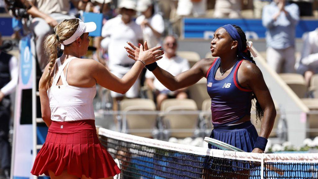 SJAJNA DONNA VEKIĆ U ČETVRTFINALU: Drugu igračicu na svijetu porazila sa 7:6 i 6:2 Donna Vekić i Amerikanka Coco Gauff nakon završetka meča / Foto: Hina