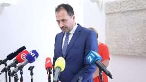 IGOR PETERNEL (DP): Pravo na slobodu govora i pravo na slobodu okupljanja temeljna su ljudska prava za sve pa tako i muškarce koji mole krunicu! Predsjednik Kluba zastupnika Domovinskog pokreta Igor Peternel / Foto: Hina