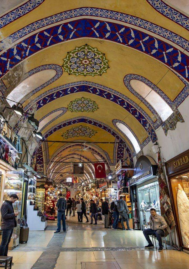 "GRAND BAZAAR": Sa 3.600 trgovina poznati istanbulski bazar Kapali jedno je od najstarijih svjetskih šoping odredišta Veliki bazar ili Kapali čaršija u Istanbulu / Foto: Anadolu