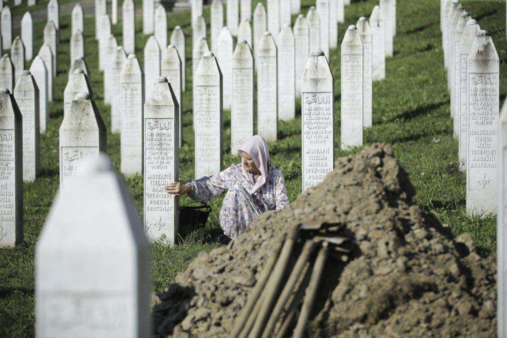 OBLJETNICA STRAHOVITOG ZLOČINA: Tisuće pristižu u Srebrenicu, političari iskazuju solidarnost sa žrtvama genocida Memorijalni centar Srebrenica - Potočari / Foto: Anadolu