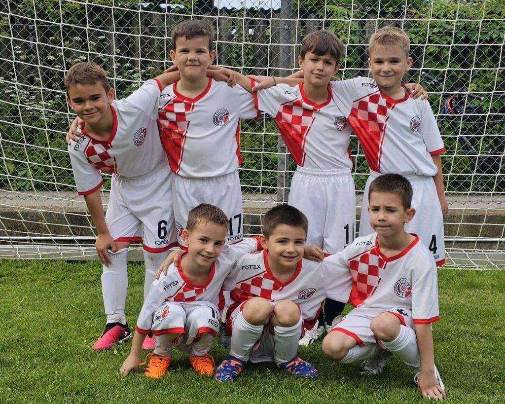 IZABRANA PRIVREMENA UPRAVA HNK CROTIA BASEL: Novi hrvatski klub nastao ujedinjenjem Alkara i Posavine će imati 7 momčadi i više od 120 igrača Juniori HNK Croata Basel / Foto: Fenix (J. Mijić)