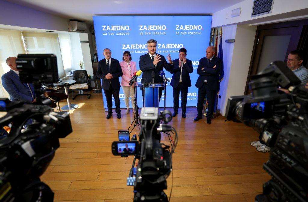 "ZAJEDNO ZA SVE IZAZOVE": Andrej Plenković predstavio program i kandidate za unutarstranačke izbore Predsjednik Vlade i HDZ-a Andrej Plenković predstavio je u četvrtak, uz kandidate za najuže vodstvo HDZ-a / Foto: Hina