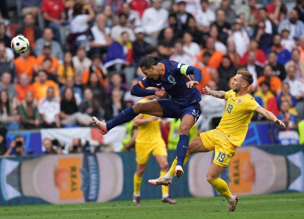 RAZIGRANA NIZOZEMSKA S 3:0 PREGAZILA RUMUNJSKU: Pobjeda Oranja za plasman u četvrtfinale je mogla biti još izraženija Detalj s utakmice Nizozemska - Rumunjska / Foto: Anadolu