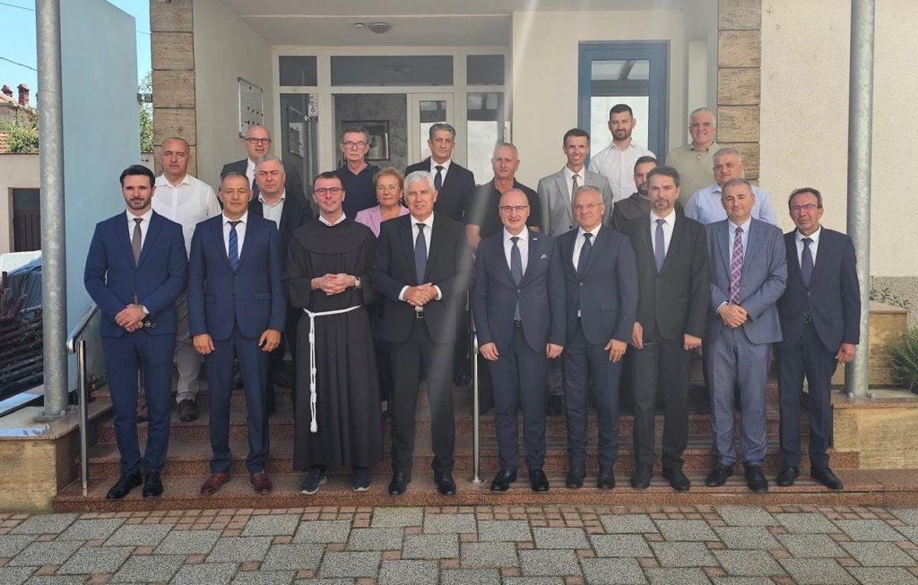 31.OBLJETNICA PROGONA HRVATA IZ BUGOJNA: Ministar Grlić Radman zatražio procesuiranje odgovornih za ratne zločine 31.OBLJETNICA PROGONA HRVATA IZ BUGOJNA: Ministar Grlić Radman zatražio procesuiranje odgovornih za ratne zločine