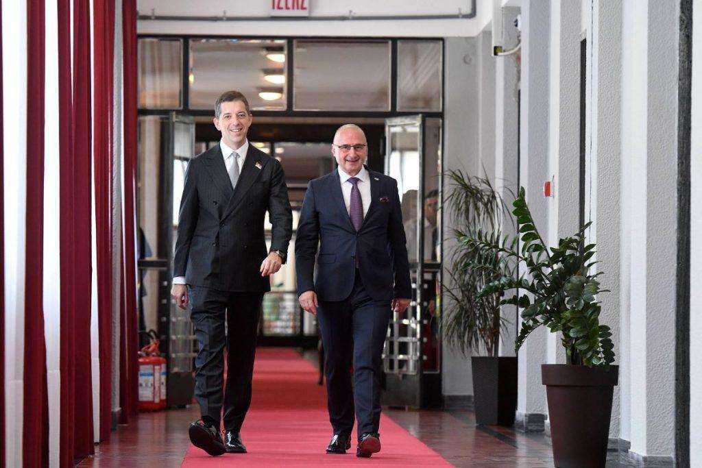 NOVI SAD: Grlić Radman sa srbijanskim kolegom o otvorenim pitanjima dviju država i položaju manjina Srpski ministar vanjskih poslova Marko Đurić i hrvatski kolega Gordan Grlić-Radman