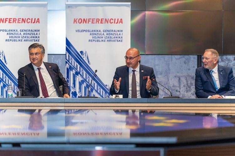 GLOBALNI IZAZOVI U FOKUSU: Održana dvodnevna Konferencija veleposlanika, generalnih konzula, konzula i vojnih izaslanika Republike Hrvatske Na slici Andrej Plenković, Gordan Grlić Radman i Davor Božinović / Foto: MVEP