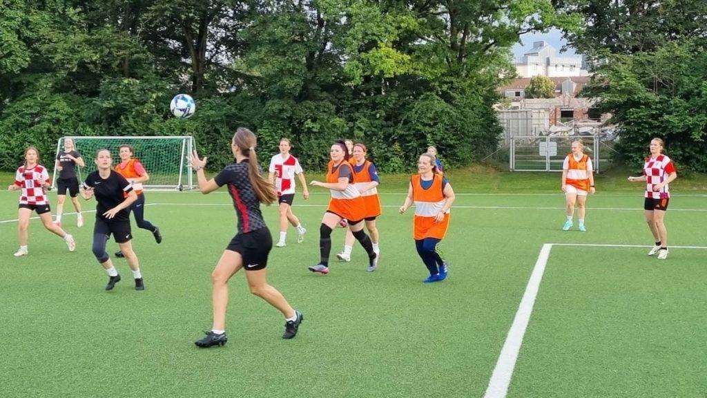 OSNOVANA ŽENSKA EKIPA CROATIJE MÜNCHEN: Prvom treningu odazvale se 22 djevojke u dobi od 13 do 30 godina Prvi probni trening ženske ekipe Croatije München / Foto: Fenix (SIM)